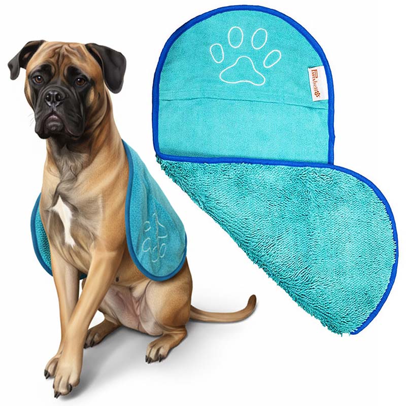 Saugstarkes Hundehandtuch in Türkis aus Mikrofaser zur schnellen Felltrocknung nach dem Baden oder Spaziergang, ideal für Pfoten und empfindliche Hundehaut